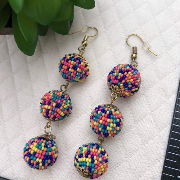 Super lightweight colorful fun earrings 💗 - Picture 6 of 7